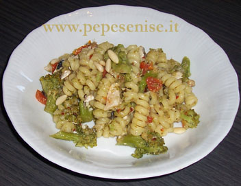 FUSSILLI CON BROCCOLI E ALICI GRATINATE